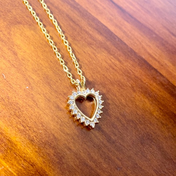 Heart shaped diamond and gold necklace - Picture 2 of 11